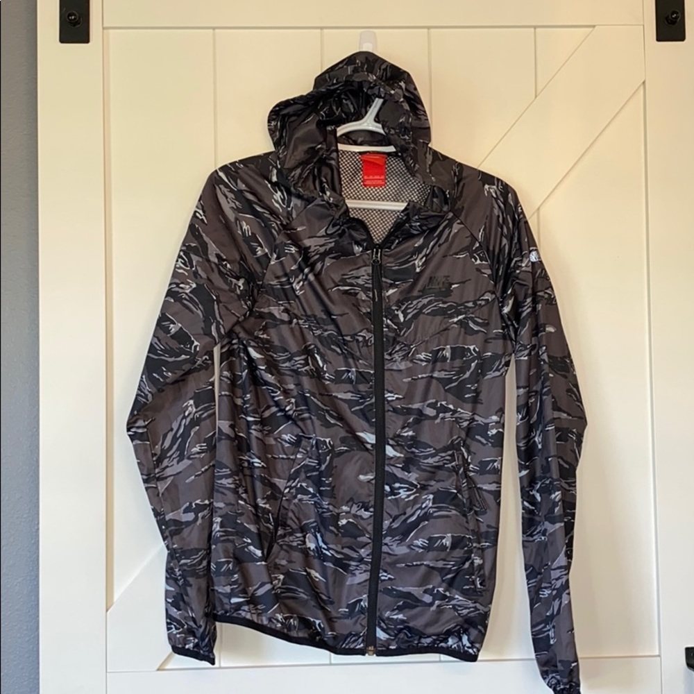 Nike running jacket with hood. Camo print
